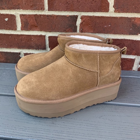 UGG Classic Mini Platform Boot - Picture 4 of 16